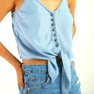 Reistor lightweight denim top with tie waist. Size medium.